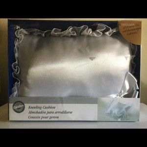 New Wilton Wedding Kneeling Pillow ❤️🌹